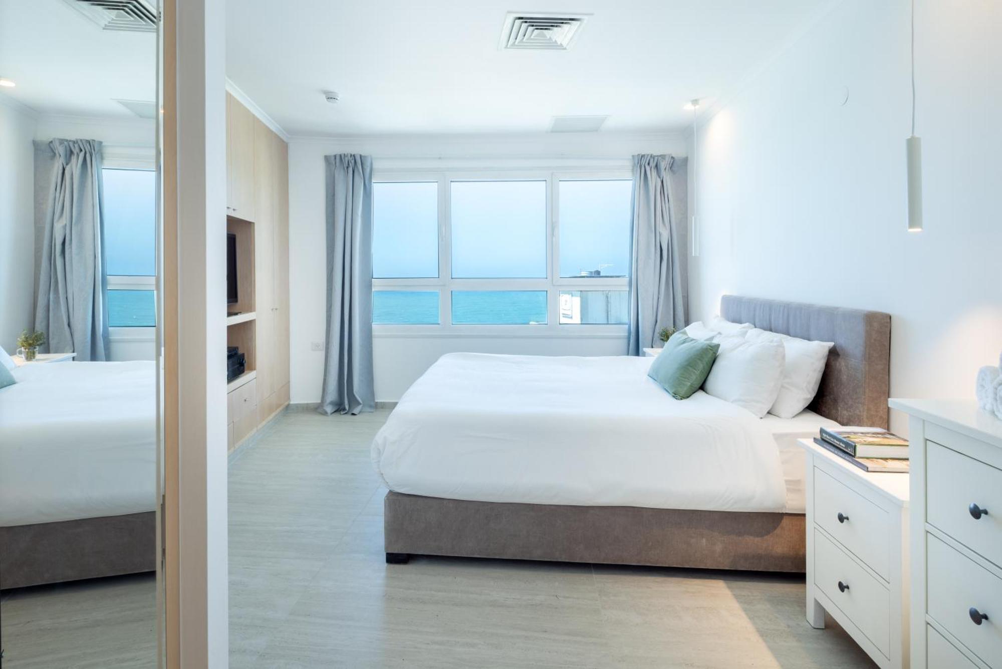 Apartment Superb Beachfront With Shelter By Sea N' Rent *