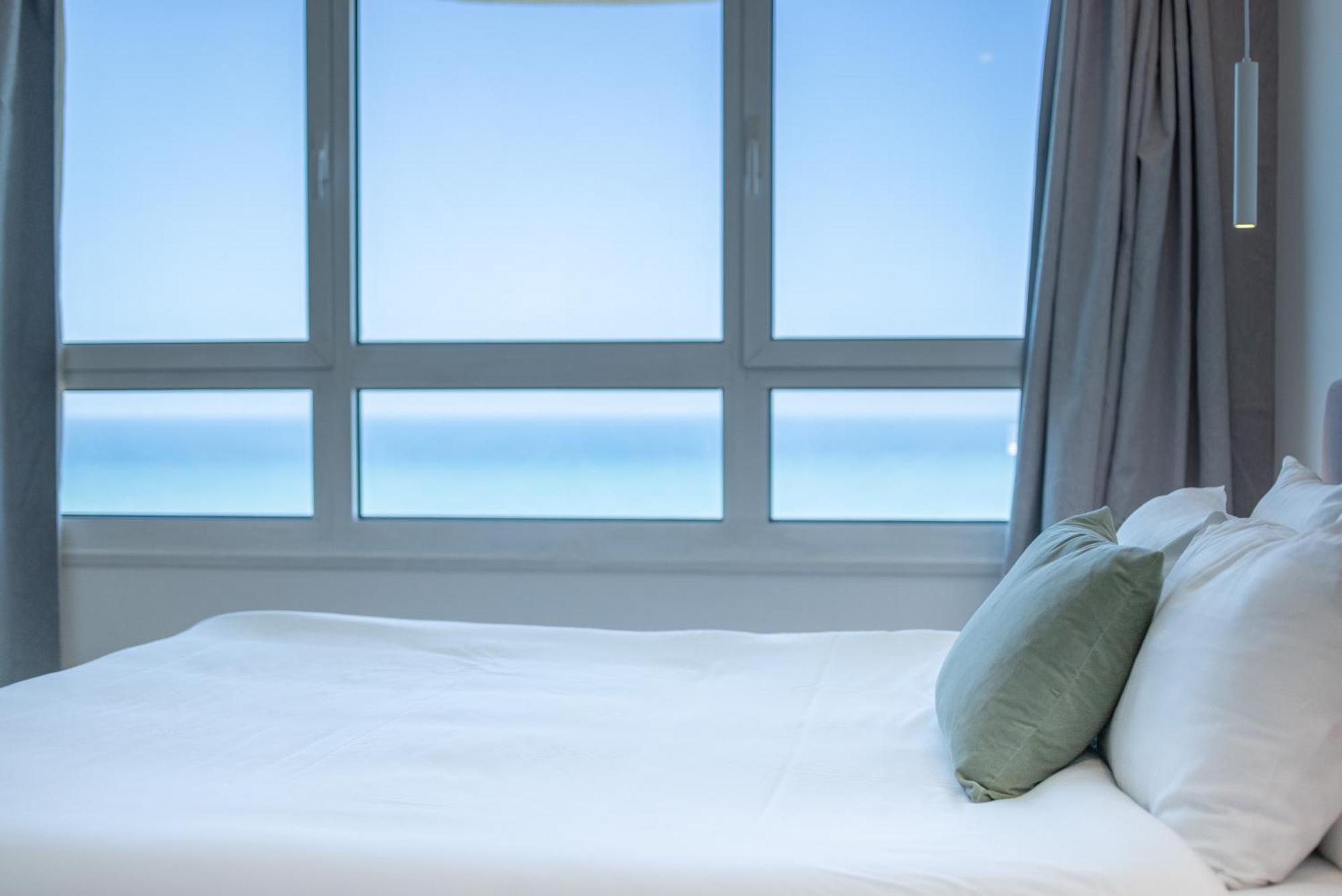 Superb Beachfront With Shelter By Sea N' Rent * Tel Aviv