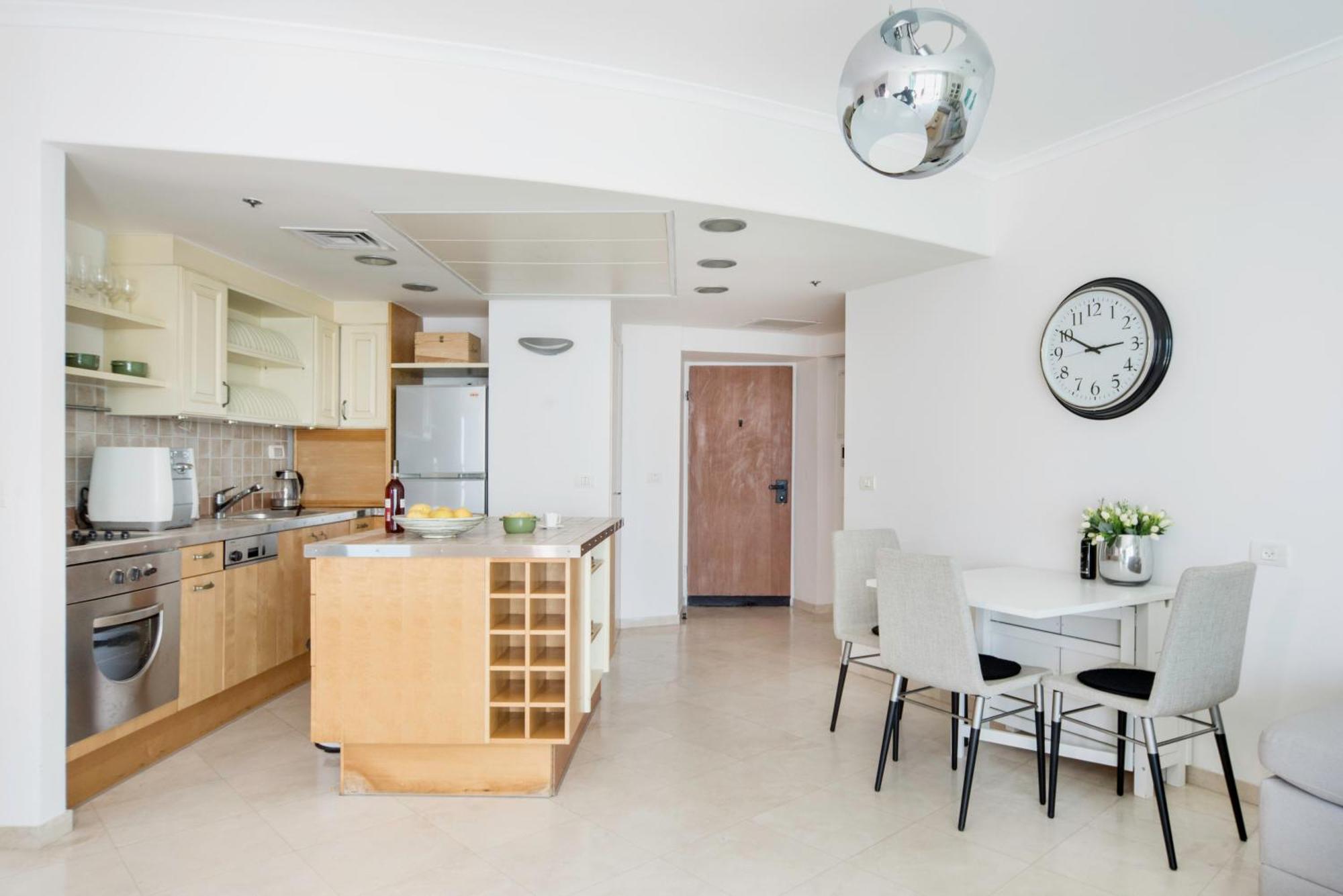 Apartment Superb Beachfront With Shelter By Sea N' Rent *